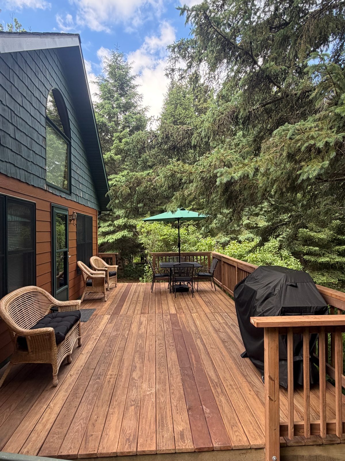 Deck with lounge seating, dining table and grill