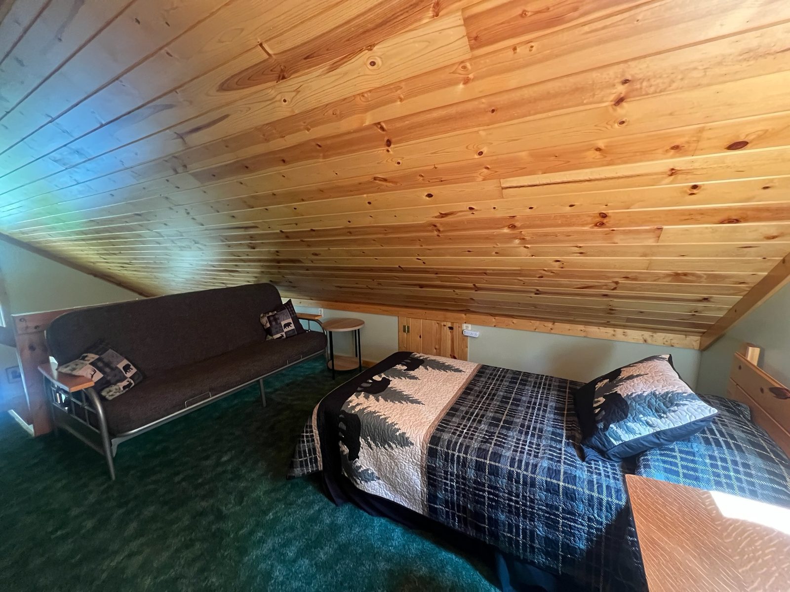 Bedroom 2 (open loft) – small double futon