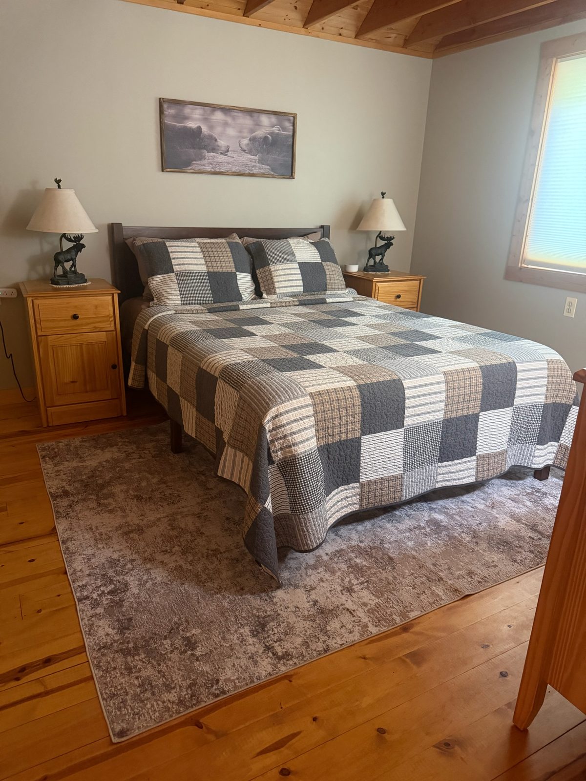 Bedroom 1 – queen bed